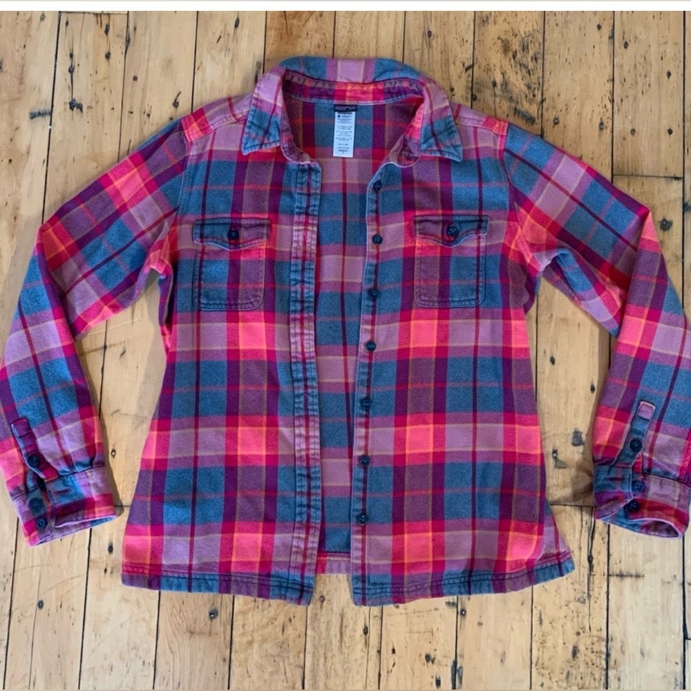 Patagonia Women’s Plaid Flannel 100% Organic Cotton Button Down